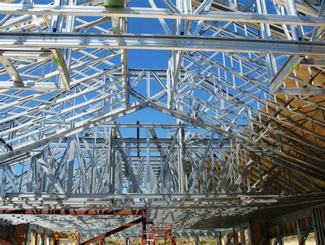 structural features of steel trusses